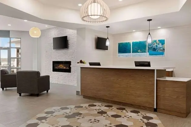 Days Inn by Wyndham Kingston - Lobi