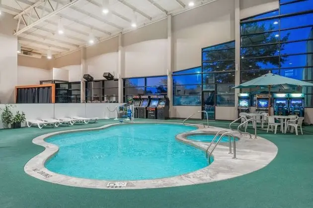 Days Inn by Wyndham Kirksville - Havuz