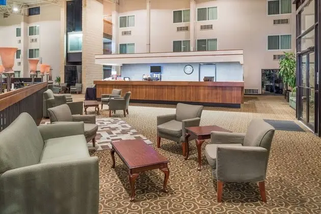 Days Inn by Wyndham Kirksville - Lobi