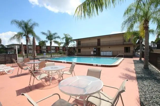 Days Inn by Wyndham Kissimmee West - Havuz