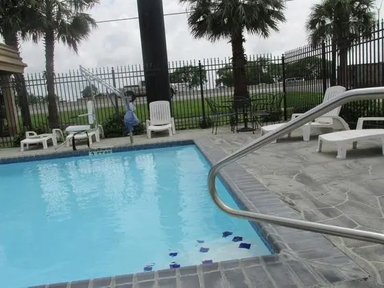 Days Inn by Wyndham Lake Charles