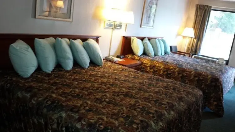 Days Inn by Wyndham Lake City I-10
