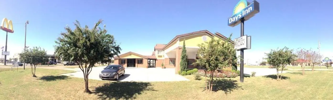 Days Inn by Wyndham Lake Village