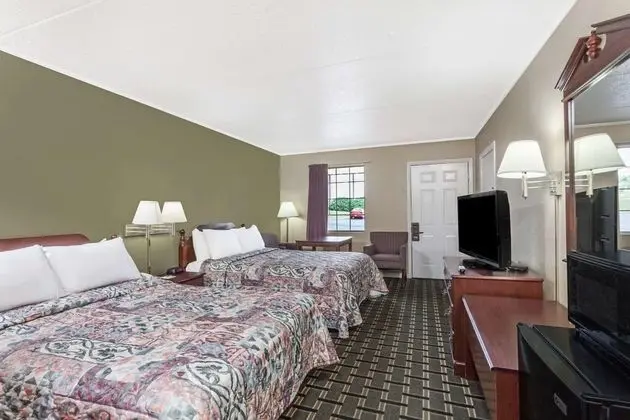 Days Inn by Wyndham Lenoir City