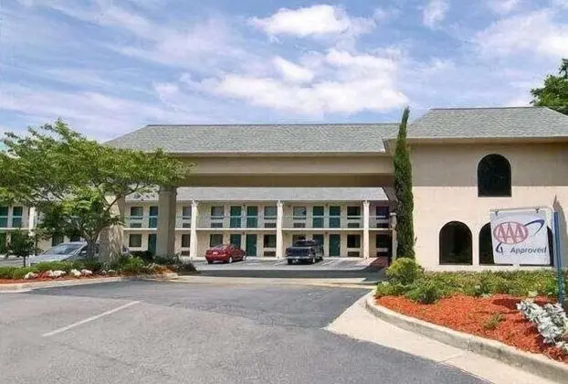 Days Inn by Wyndham Lexington - Dış Mekan