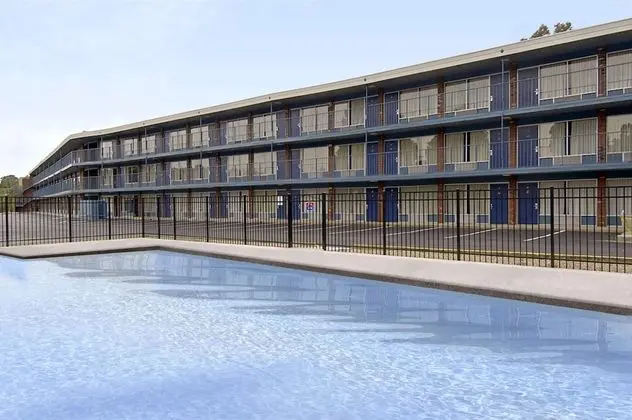 Days Inn by Wyndham Lexington - Havuz