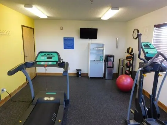 Days Inn by Wyndham Lexington NE - Fitness