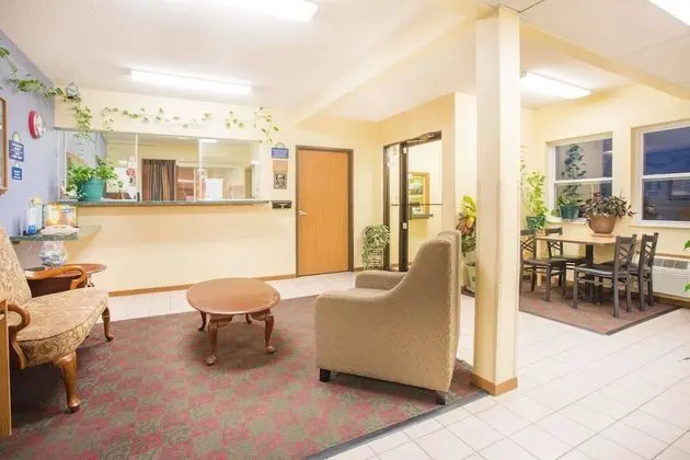 Days Inn by Wyndham Lexington NE - Lobi