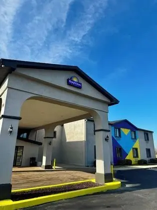 Days Inn by Wyndham Lincoln, IL/Route 66 - Dış Mekan