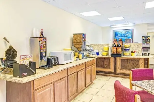 Days Inn by Wyndham Lincolnton