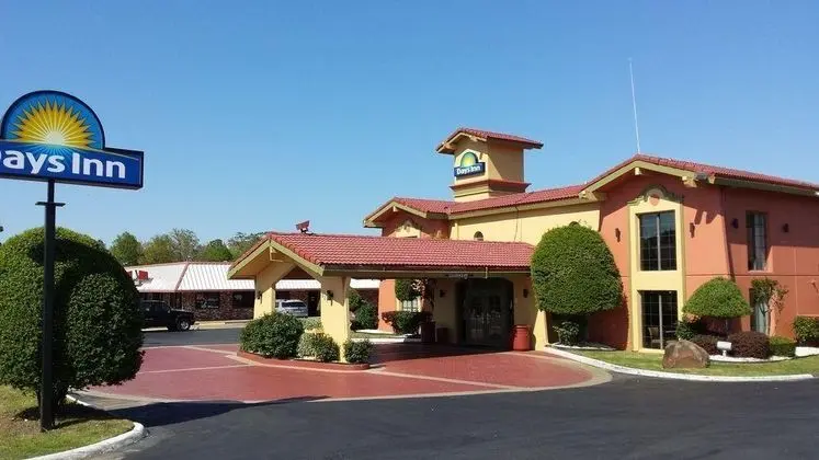 Days Inn by Wyndham Little Rock/Medical Center - 1