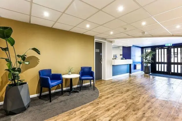 Days Inn by Wyndham London Stansted Airport - Lobi