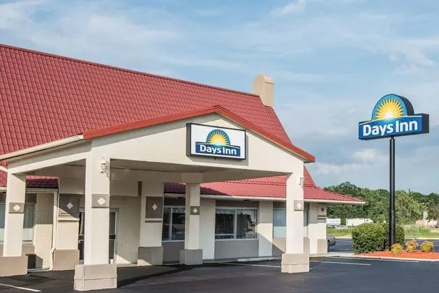 Days Inn by Wyndham Lumberton