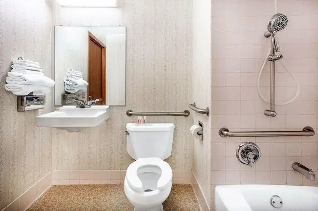 Days Inn by Wyndham Marquette