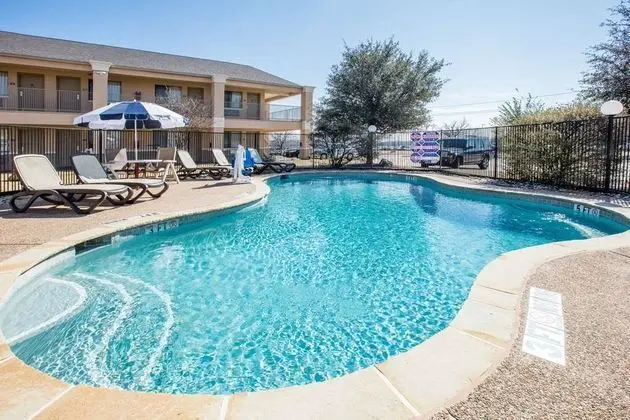 Days Inn by Wyndham McKinney