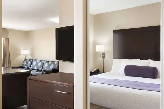 Days Inn by Wyndham Medicine Hat