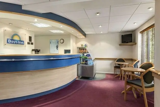 Days Inn by Wyndham Michaelwood M5 - Lobi