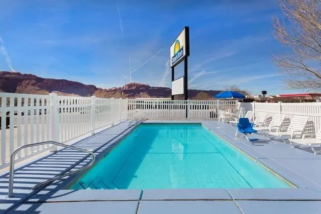Days Inn by Wyndham Moab - Havuz