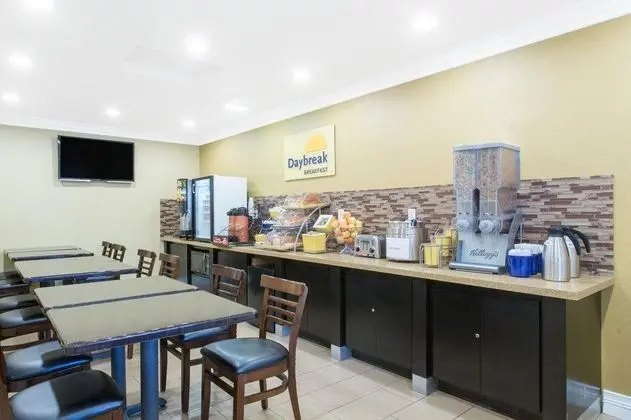 Days Inn by Wyndham Monterey-Fisherman's