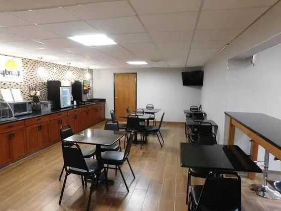 Days Inn by Wyndham Mounds View Twin Cities North