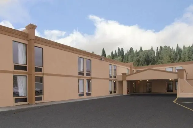 Days Inn by Wyndham Mount Hope