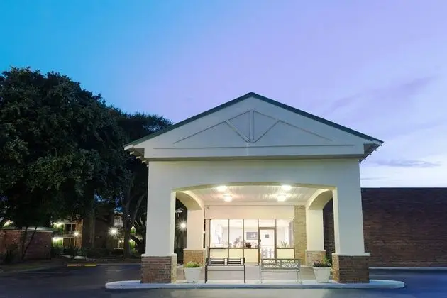 Days Inn by Wyndham Mt Pleasant-Charleston-Patriots Point - Dış Mekan
