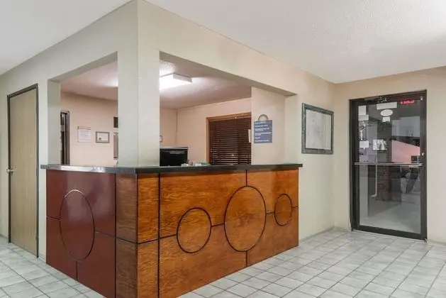 Days Inn by Wyndham Muncie -Ball State University - Lobi