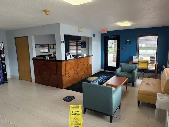 Days Inn by Wyndham Muncie -Ball State University - Lobi