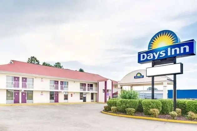 Days Inn by Wyndham Muscle Shoals