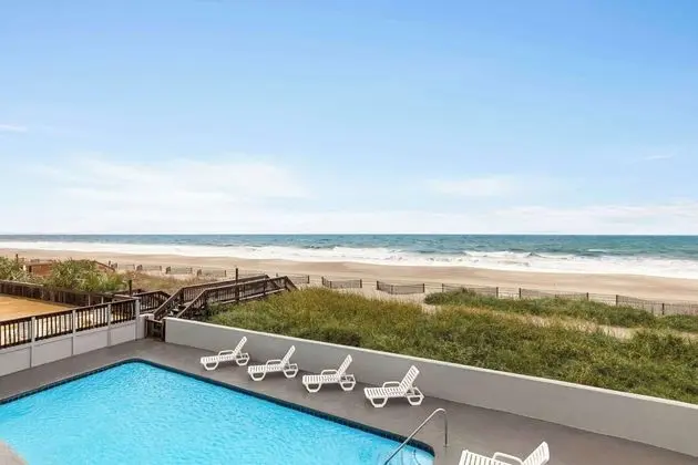 Days Inn by Wyndham Myrtle Beach-Beach Front