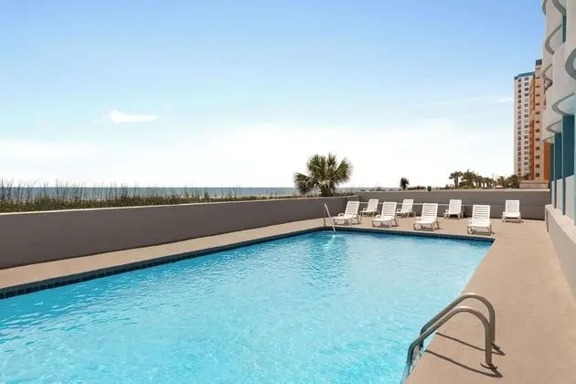 Days Inn by Wyndham Myrtle Beach-Beach Front - Havuz