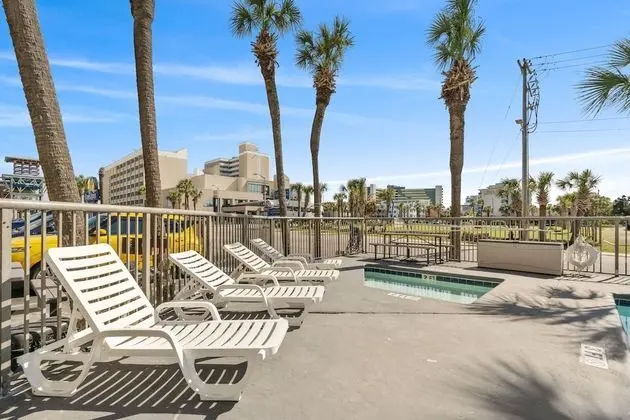 Days Inn by Wyndham Myrtle Beach-Grand Strand - Havuz