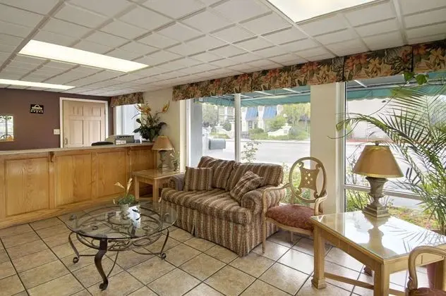 Days Inn by Wyndham Myrtle Beach-Grand Strand - Lobi
