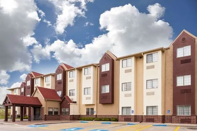 Days Inn by Wyndham near Kansas Speedway - 1