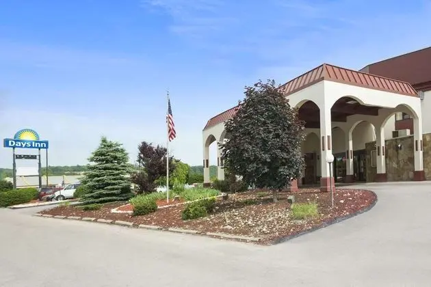 Days Inn by Wyndham New Stanton PA