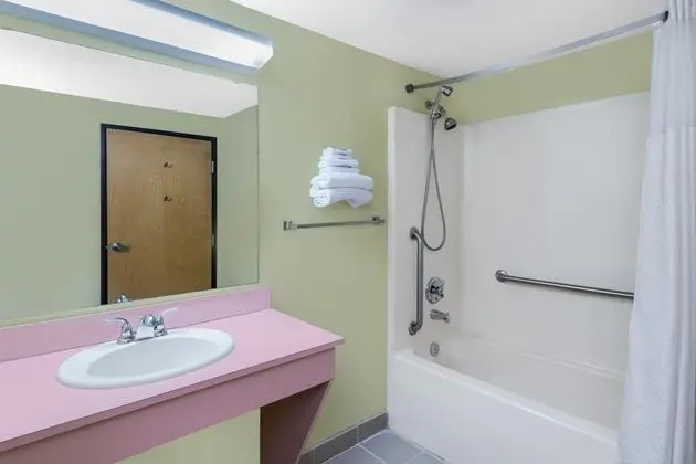 Days Inn by Wyndham Newton