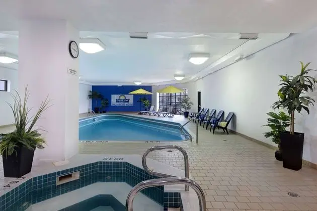 Days Inn by Wyndham Niagara Falls Near The Falls - Havuz