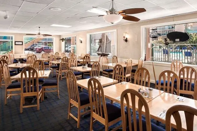 Days Inn by Wyndham Ocean City Oceanfront - Yerinde Yemek