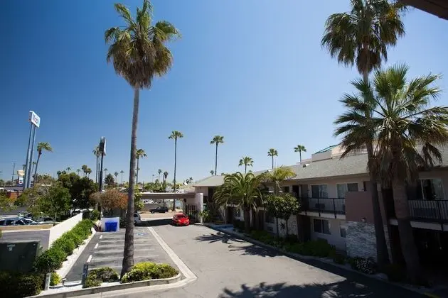 Days Inn by Wyndham Oceanside - Dış Mekan