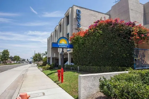 Days Inn by Wyndham Orange Anaheim - Dış Mekan