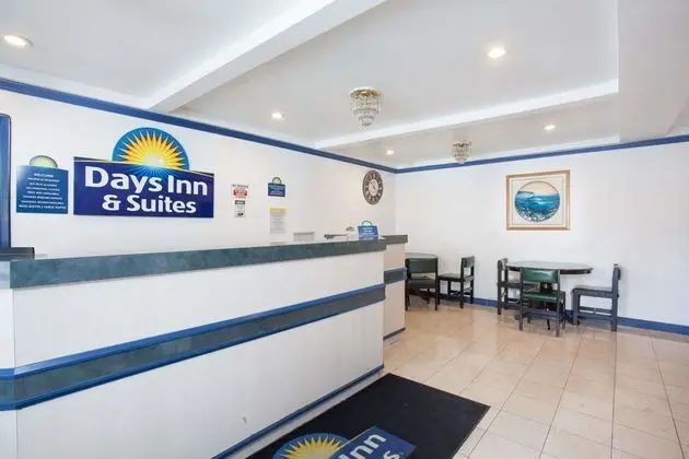 Days Inn by Wyndham Orange Anaheim - Lobi