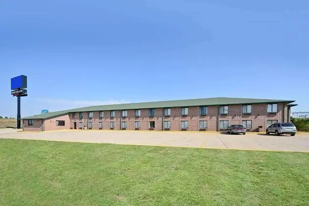 Days Inn by Wyndham Ozark Springfield - Dış Mekan