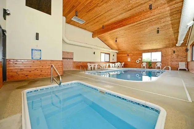 Days Inn by Wyndham Ozark Springfield - Havuz