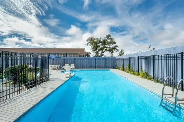Days Inn by Wyndham Panama City - Havuz