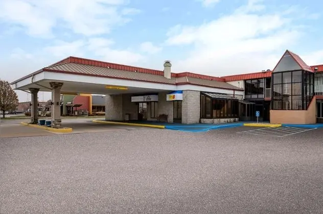 Days Inn by Wyndham Perrysburg/Toledo - Dış Mekan
