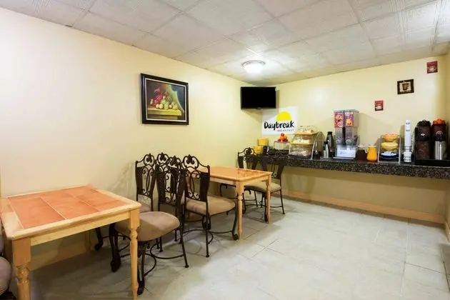 Days Inn by Wyndham Philadelphia - Roosevelt Blvd - Yeme / İçme