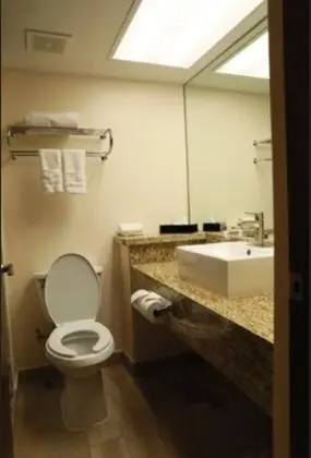 DAYS INN BY WYNDHAM PIEDRAS NEGRAS