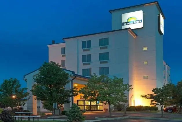 Days Inn by Wyndham Pittsburgh Airport