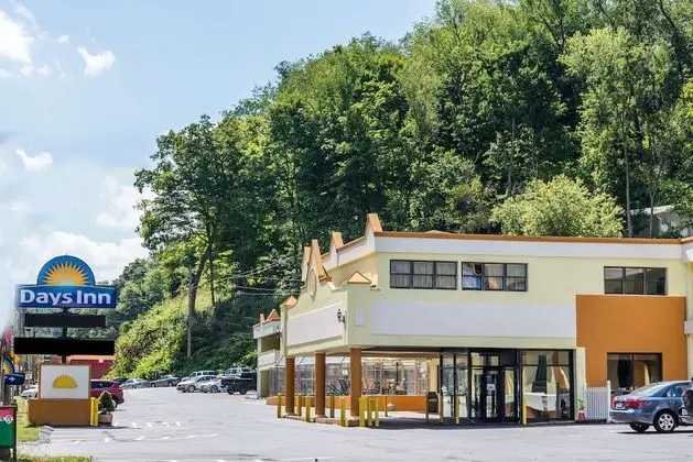 Days Inn by Wyndham Pittsburgh