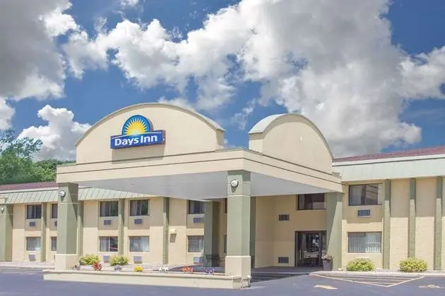 Days Inn by Wyndham Portage - 1
